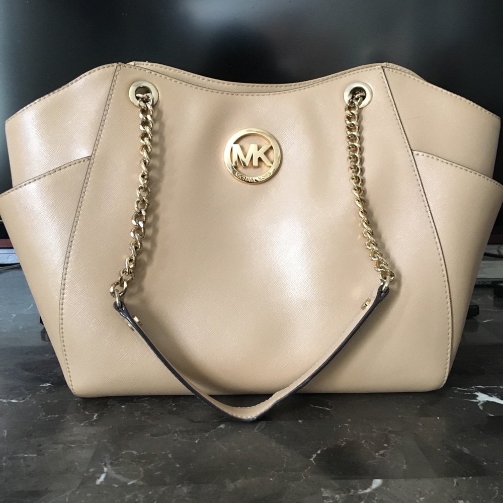 Michael Kors Chain Shoulder Bag OPEN TO TRADES☺️